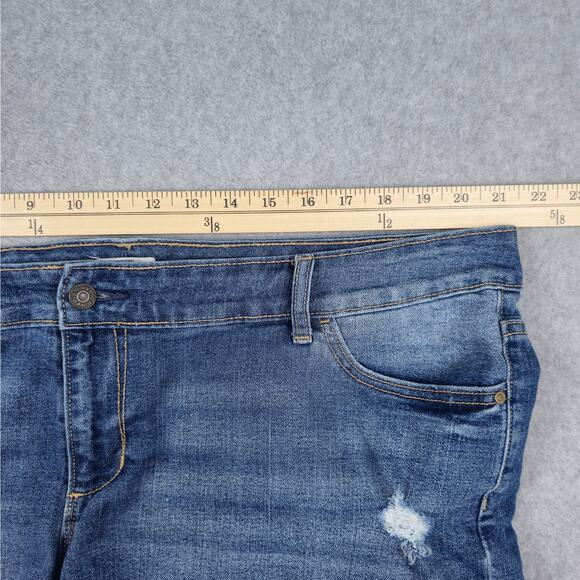 Old Navy Womens 20 Plus Regular Distressed Denim Cut Off Shorts 42" Waist - Picture 7 of 11